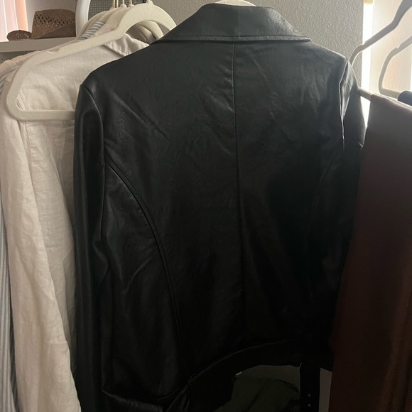 Black leather jacket! - Picture 2 of 3